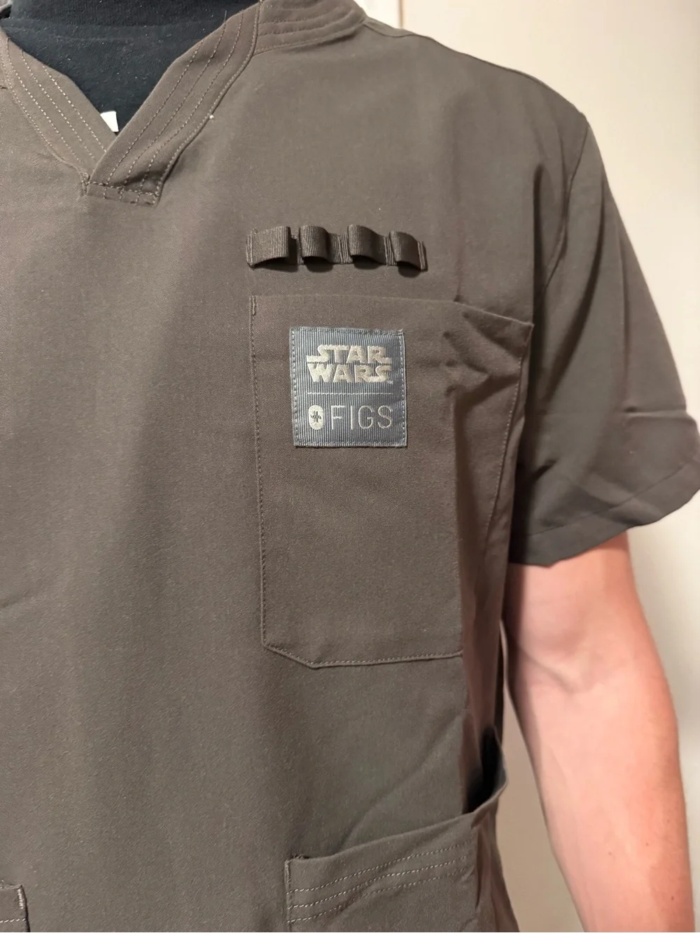 Figs Men's Scrub Top in Dark Olive with Star Wars Patch - Picture 2 of 4